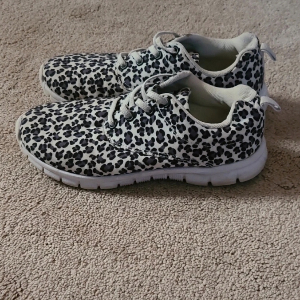Girls shoes